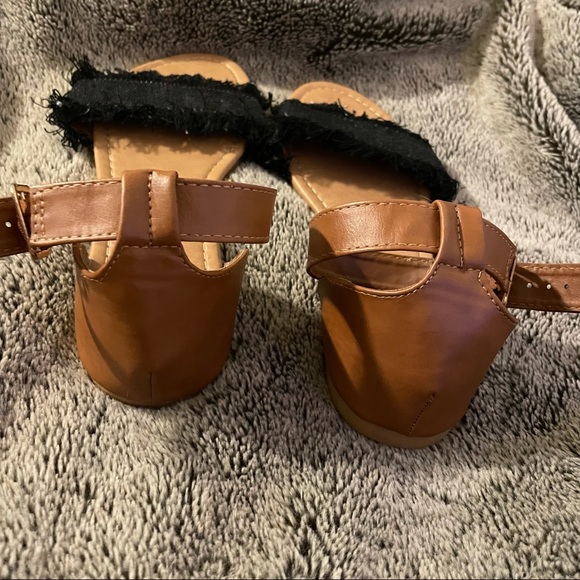 New Women’s Sandals - Picture 4 of 9